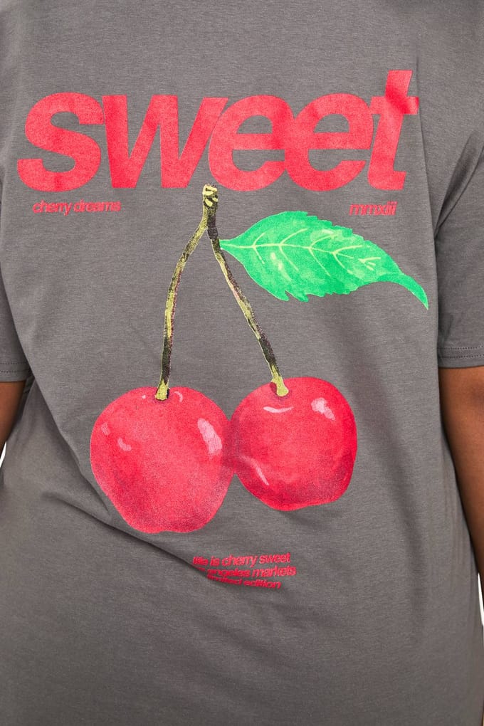 boohoo Dames Plus Sweet Cherry Oversized T-Shirt | Houtskool | Maat: 46