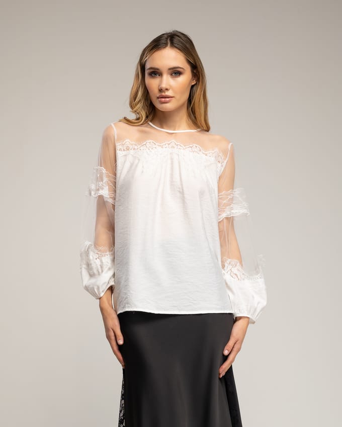 Chiffon blouse met mouwen en schouders van tule en kantdetails