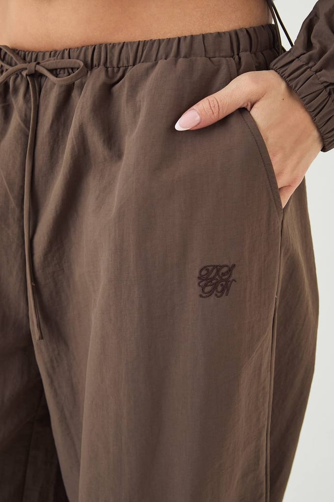 Dames DSGN Studio Wijde Broek met Trekkoord Taille | Mokka | Maat: Medium