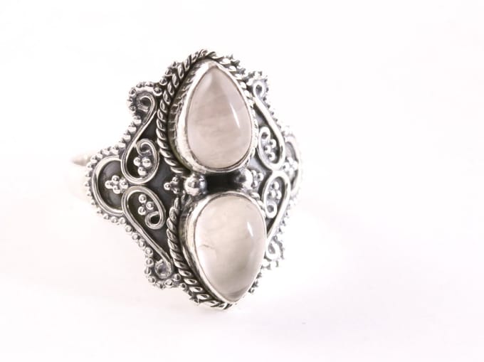 Bewerkte zilveren ring met rozenkwarts - maat 18