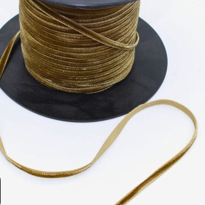 5 Meter ENKELZIJDIG FLUWEEL LINT / VELOURSLINT, Breedte 5MM, Franse Kwaliteit, Kleur CAMEL 438