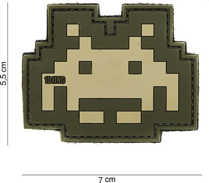 101 Inc Embleem 3D Pvc Space Invader Beige Groen  14060
