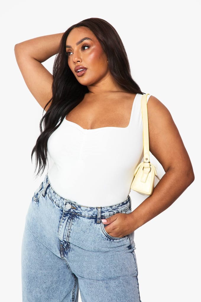 boohoo Dames PLUS dubbele laag geraffelde voorkant-bodysuit | White | Maat: 26