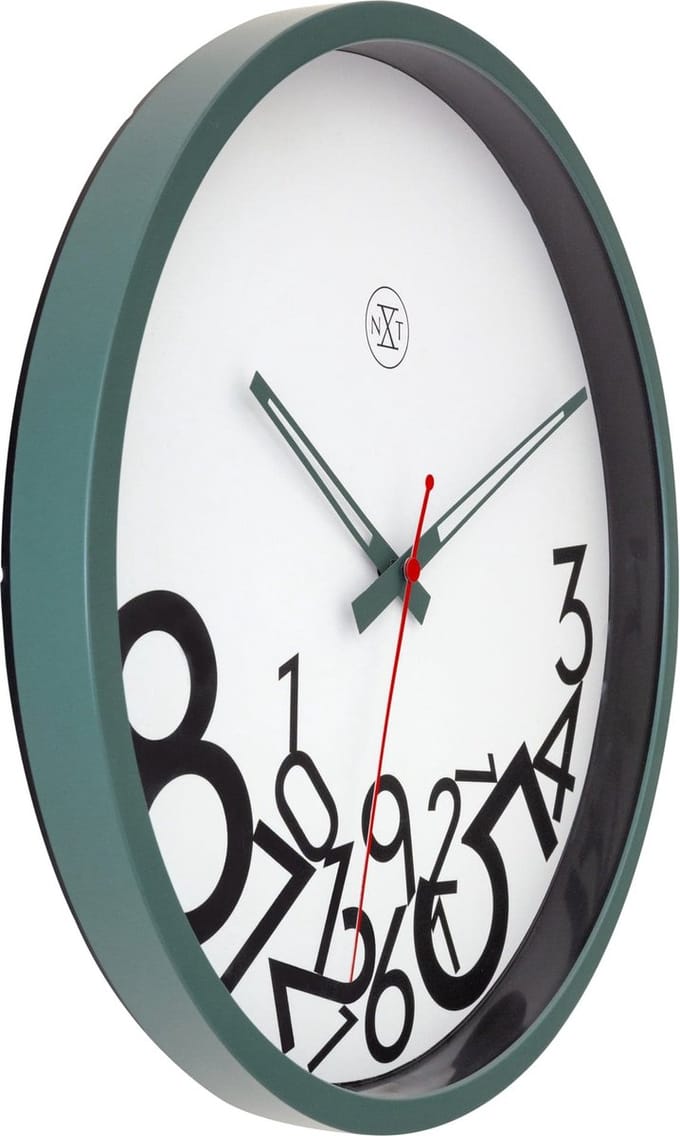 nXt Dropped Numbers – Stille Wandklok – 30 cm – Kunststof – Wit – Grappig design
