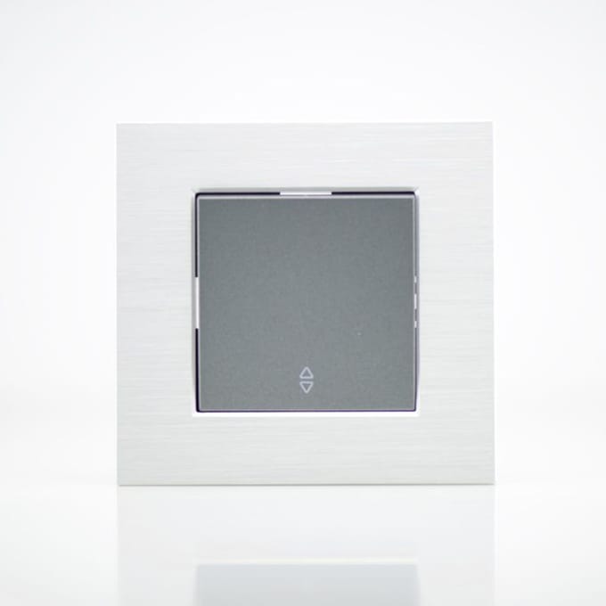 Plaque de finition métal alu 1 poste 84x87x10mm