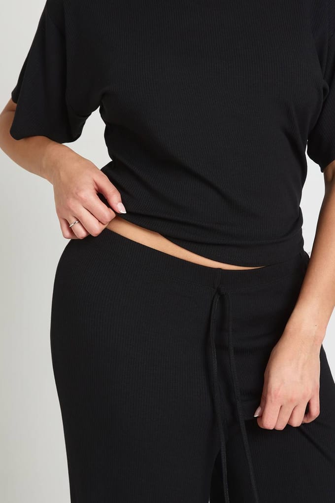 boohoo Dames Plus Geribbelde Top Met Getailleerde Taille En Wijde Broek Coordinatenset | Zwart | Maat: 50