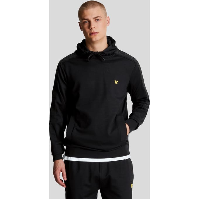Lyle & Scott zwarte sweathoodie met zakmerk