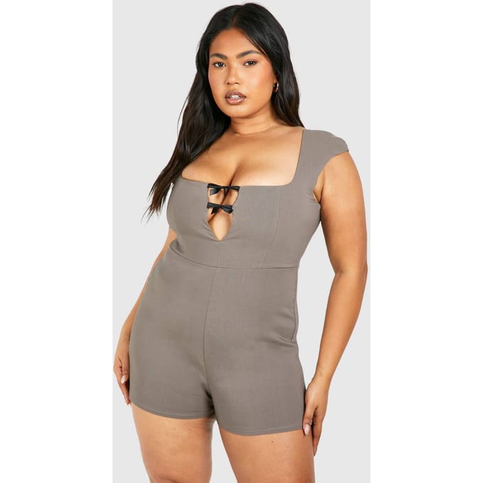 boohoo Dames Plus Playsuit met Cap Mouwen en Mini Strik | Taupe | Maat: 52