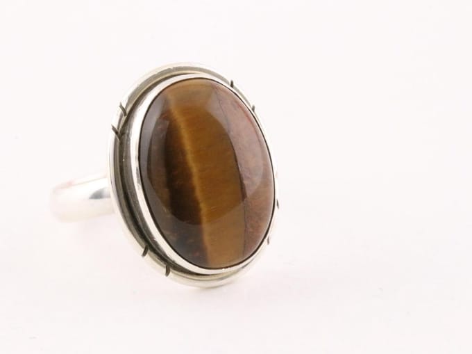 Ovale zilveren ring met tijgeroog - maat 18