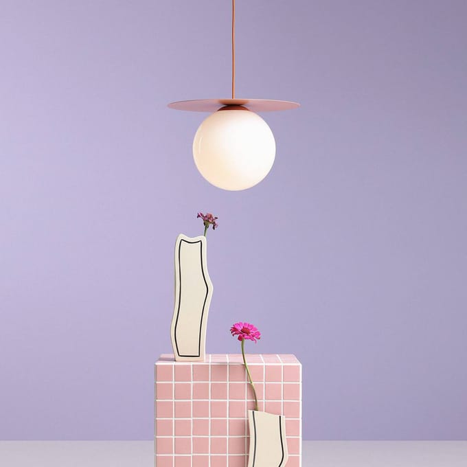 ALDEX Hanglamp Loop Coral L, koraalrood, glazen bol opaal, metaal