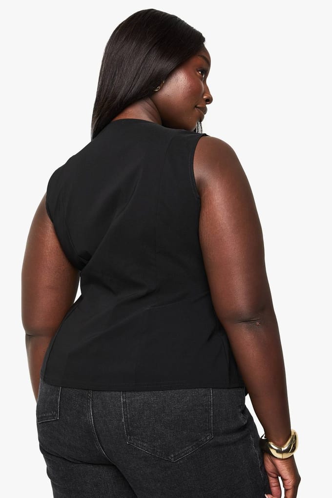 boohoo Dames PLUS wikkelvoorkant gouden knopenvest | Zwart | Maat: 48