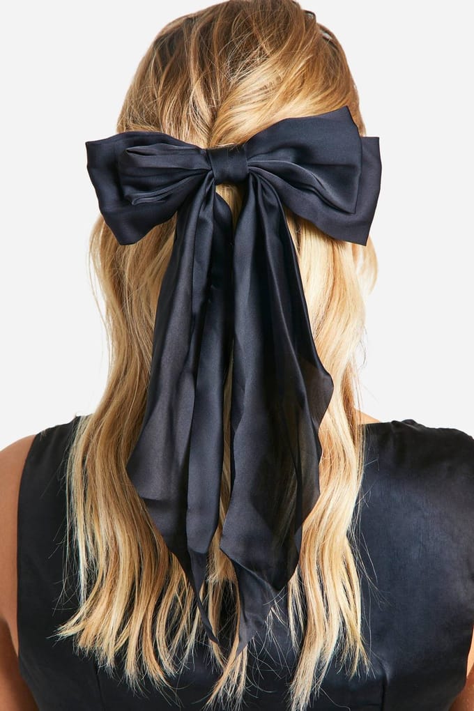 boohoo Dames Zwarte Grote Satijnen Strik Haarclip | Black