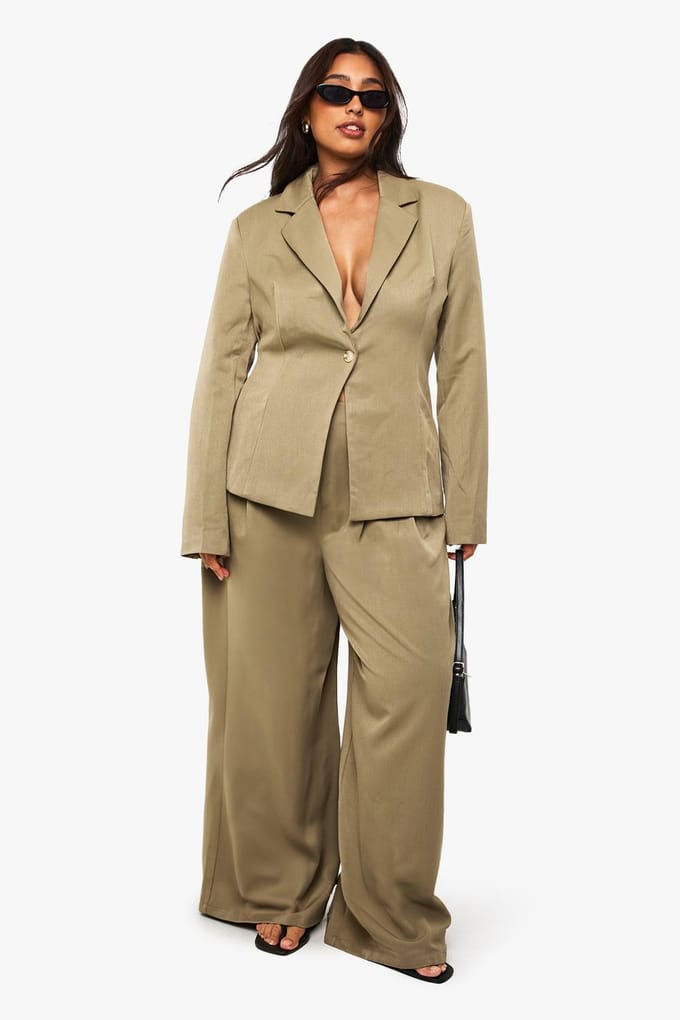 boohoo Dames Plus getailleerde blazer | Khaki | Maat: 18