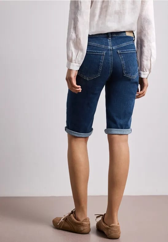 Bermuda met Slim Legs en omgeslagen detail