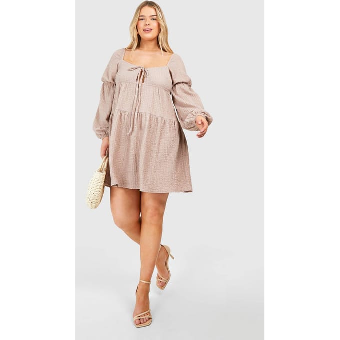 boohoo Dames Plus Getextureerde Getrapte Smockjurk | Light Stone | Maat: 18