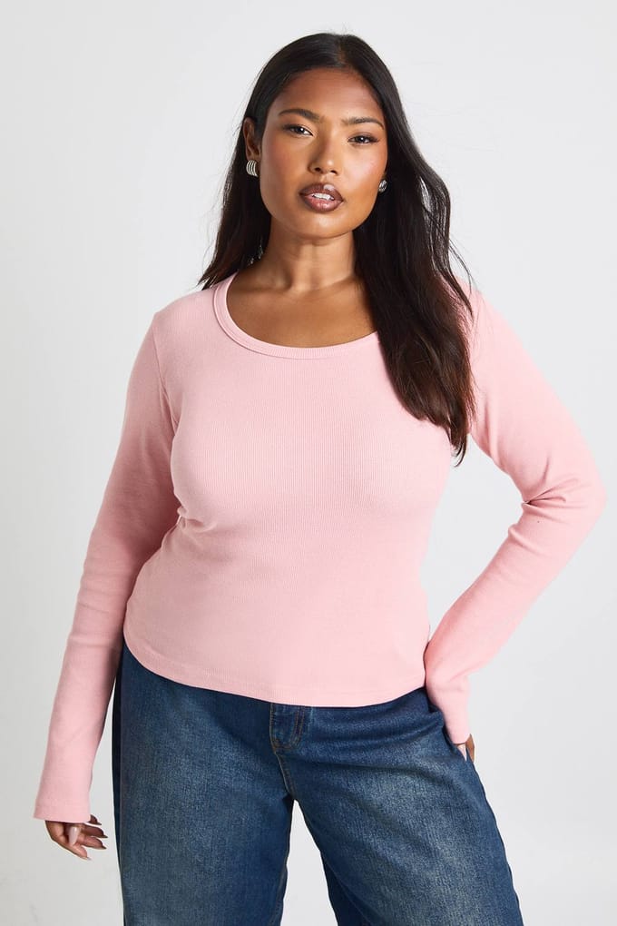 boohoo Dames Plus Basic geribbde scoop-hals lang gesneden lange mouwen getailleerde top | Roze | Maat: 44