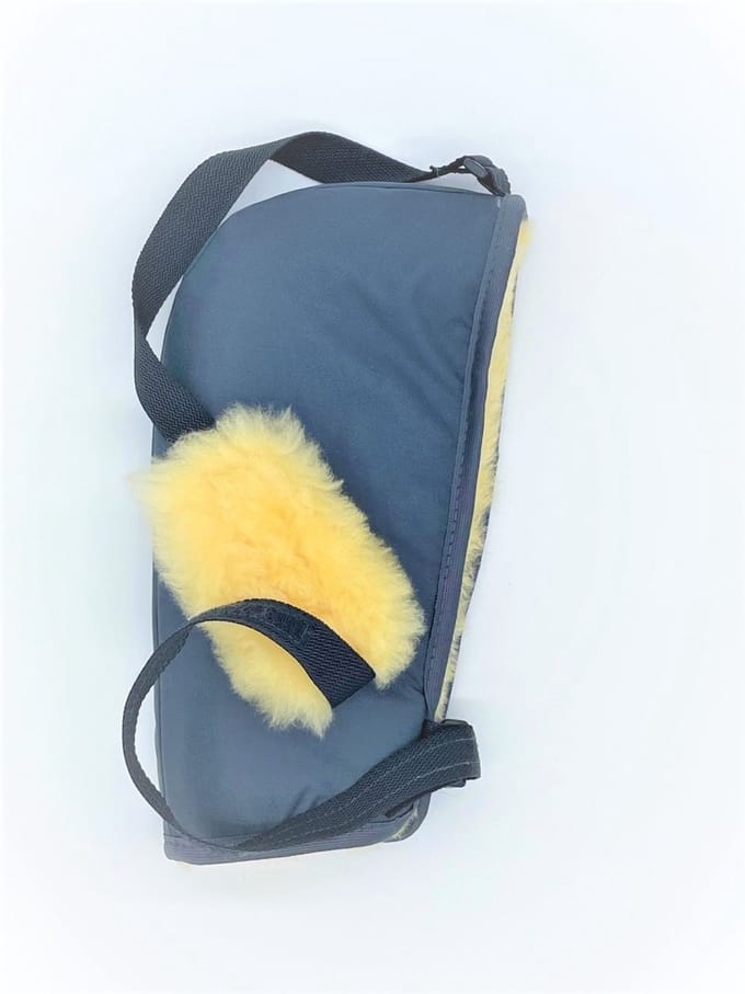 Mitella van Texelse schapenvacht – armdrager – zachte ondersteuning voor arm en pols