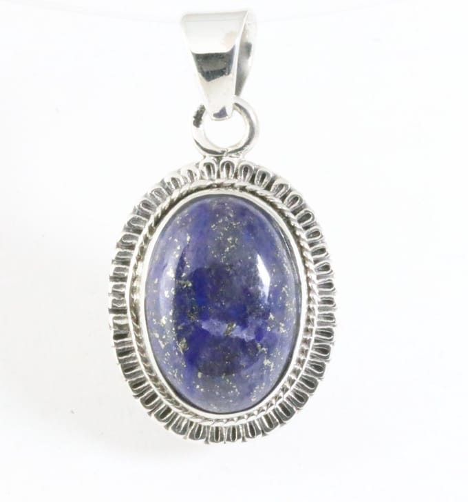 Fijne bewerkte ovale zilveren hanger met lapis lazuli