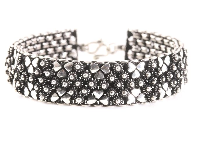 Brede fijn bewerkte zilveren armband - polsomtrek 17 cm.