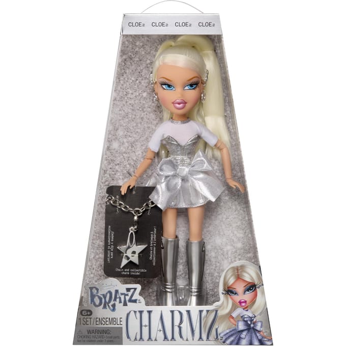 MGA Bratz Charmz modepop Cloe met bedelarmband en accessoires.