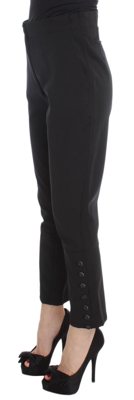 Broek met knoopdetails