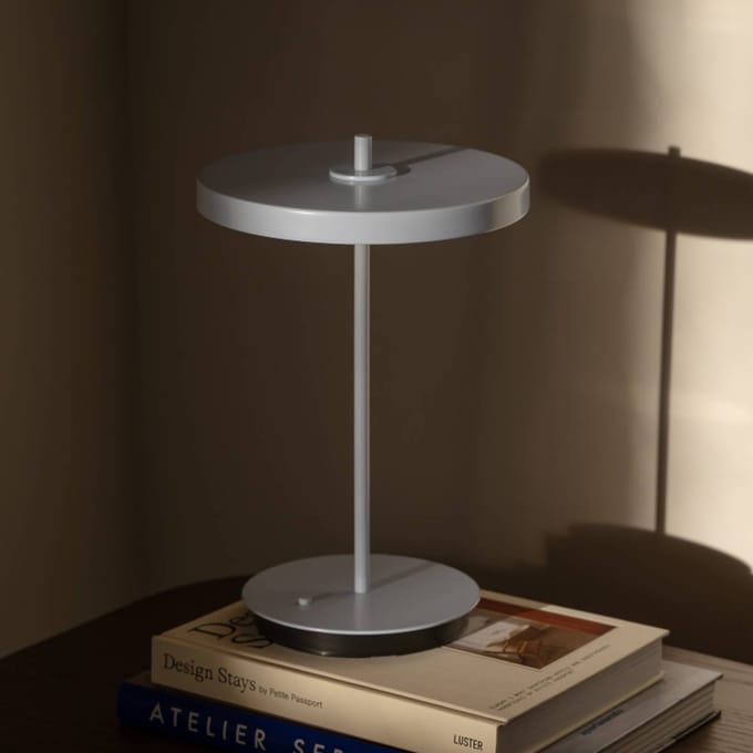 UMAGE Asteria Move Monochrome oplaadbare lamp - nuance mist