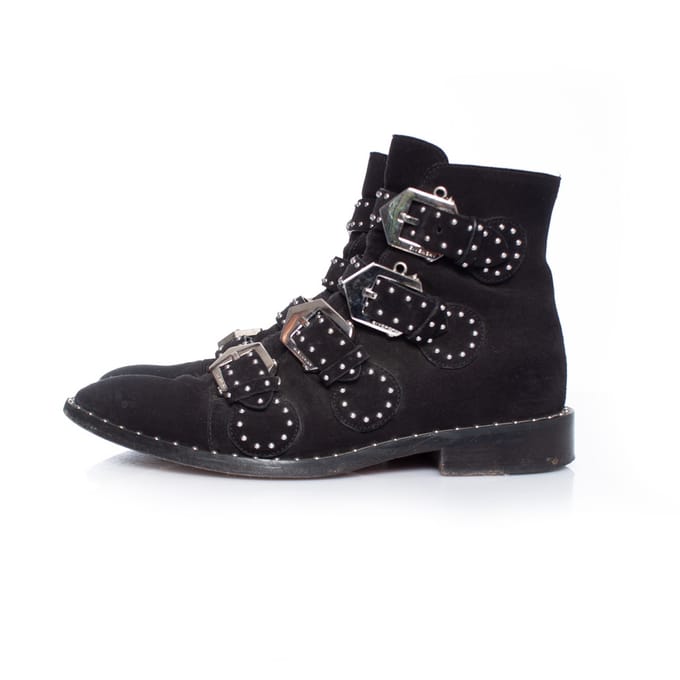 Zwarte laarzen met studs en gespen van Givenchy