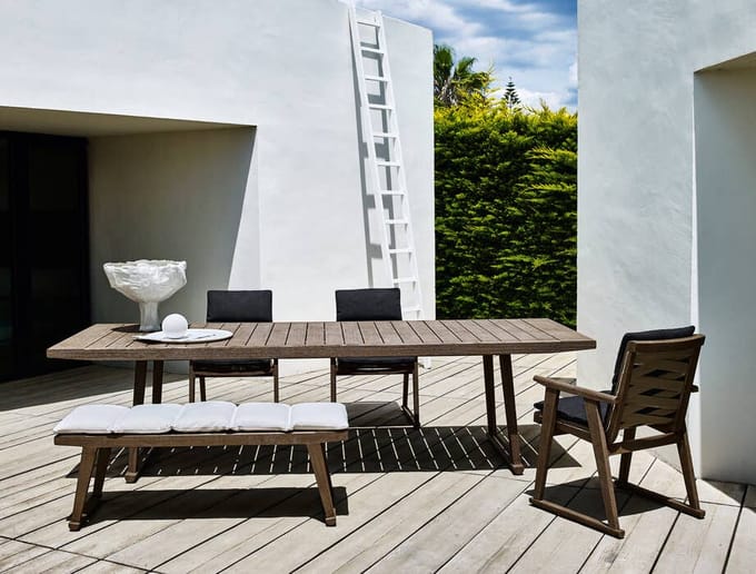 B&B Italia Gio eettafel voor buiten - antique grey teakwood