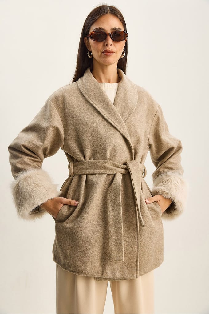 Oversized Sjaalkraag Vilt Jas met Neppels Cuffs