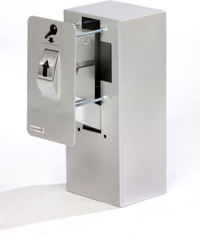 Keysecuritybox KSB107 inbouw sleutel afstortkluis met gevelplaat, rolwiel en binnenkluis.