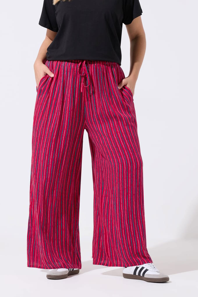 Limited Collection Rode Broek Met Streep En Wijde Pijpen Size 44