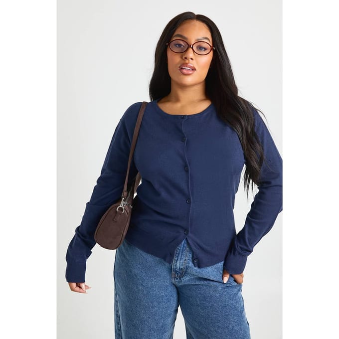 boohoo Dames PLUS RONDE HALS KNOOPDOORLOOP CARDIGAN | Navy | Maat: 22