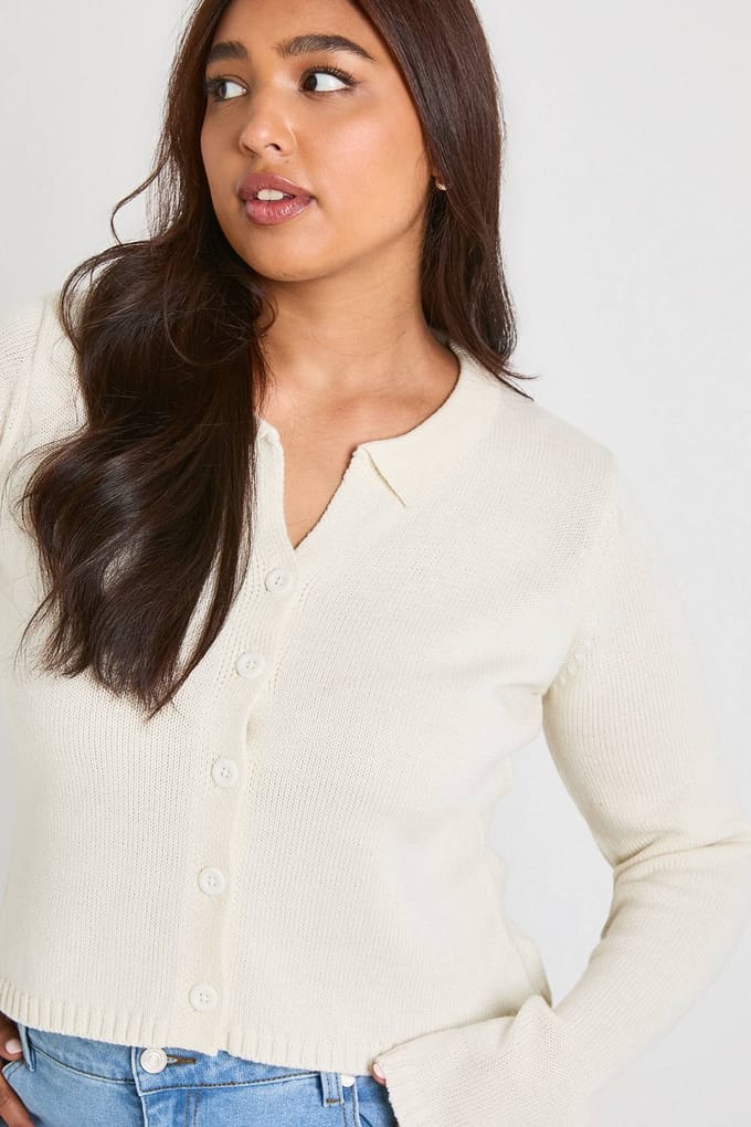 boohoo Dames PLUS TOP MET KRAGEN EN KNOOPSLUITING | Cream | Maat: 26