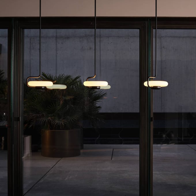 kdln LED hanglamp TRATTO, zwart, Ø 27 cm, metaal/glas