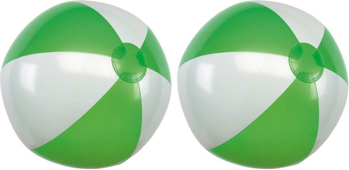 Opblaasbare speelgoed strandbal - 2x - groen/wit - dia 28 cm - Strandballen - Buiten speelgoed - Strand speelgoed - PVC