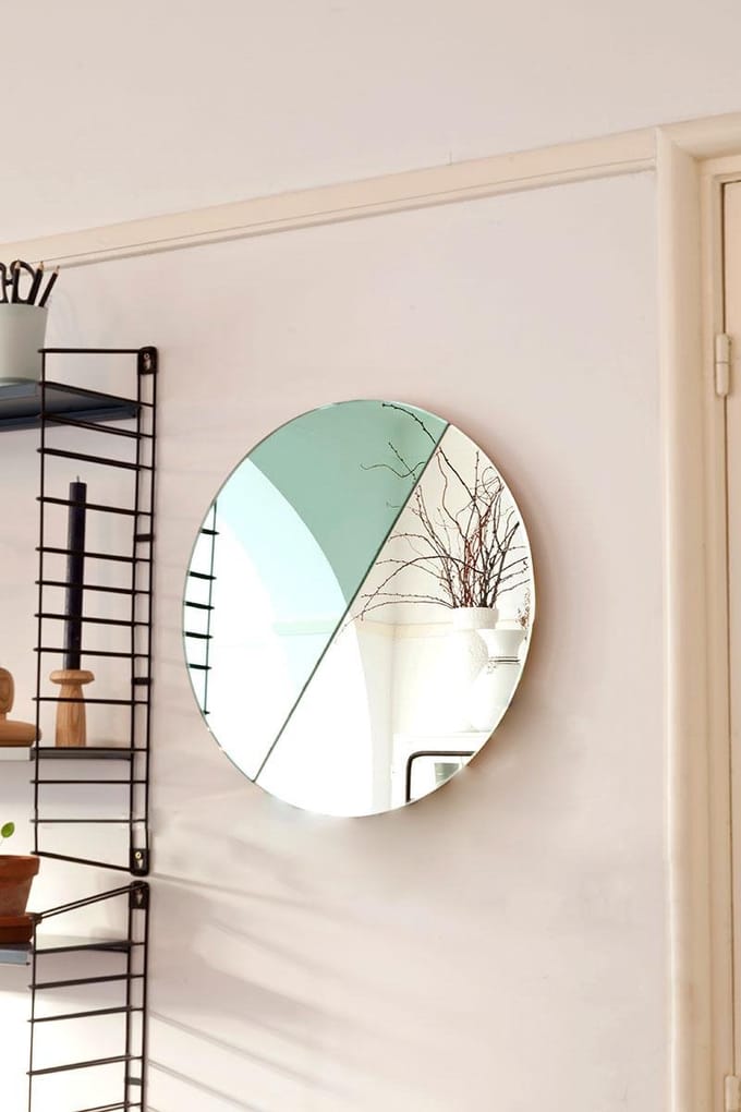 Vij5 - Moonrise Mirror - Spring - Design spiegel bestaande uit twee delen van groen en blank spiegelglas