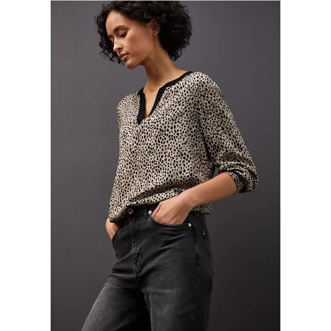 Leo blouse met gespleten hals