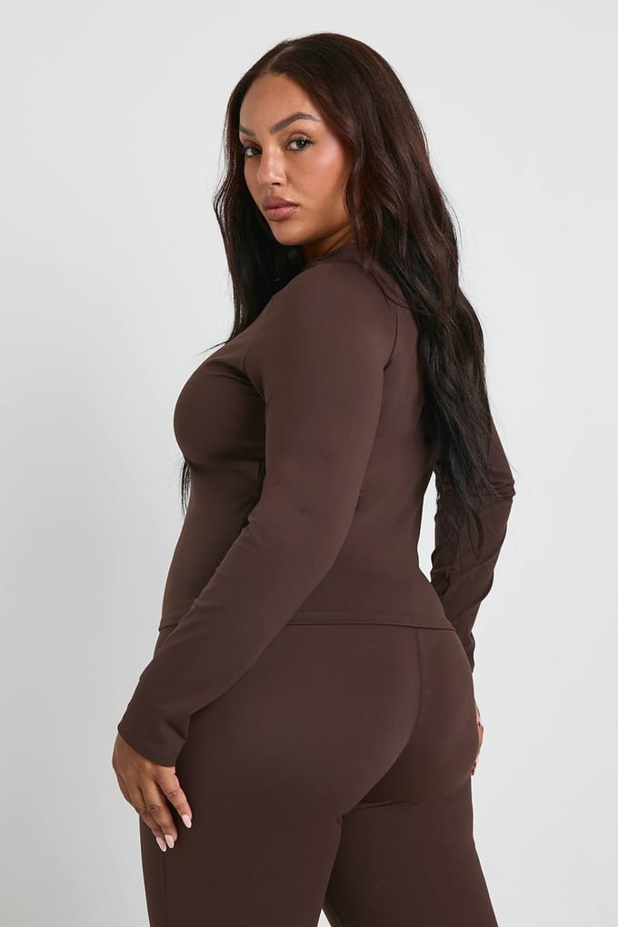 boohoo Dames Plus Supersoft Top met Naaddetail en Lange Mouwen | Coffee | Maat: 22