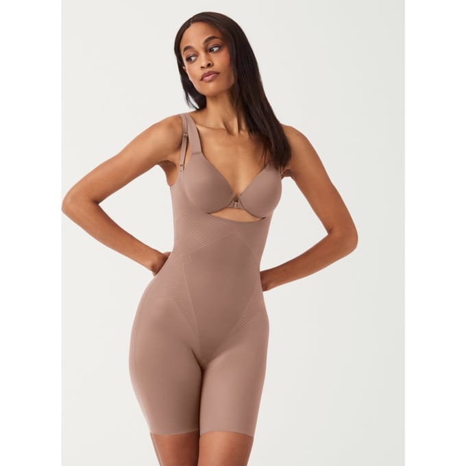 SPANX-  Maat M - Thinstincts 2.0 Open-bust Mid Thigh Bodysuit | Kleur Café au Lait (Dark Nude)