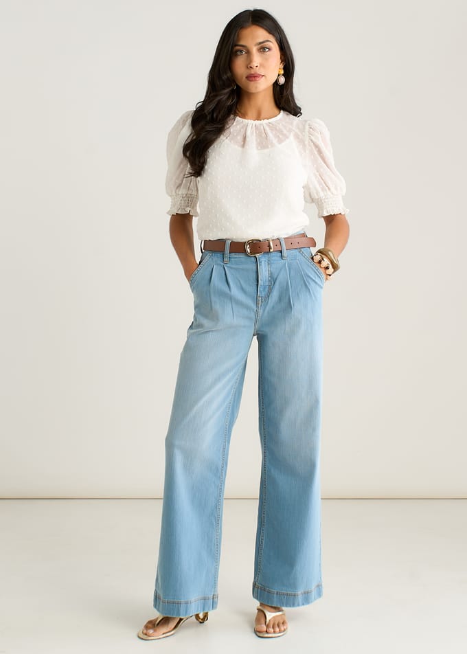 Lichtblauwe jeans met plooien en wijde pijpen
