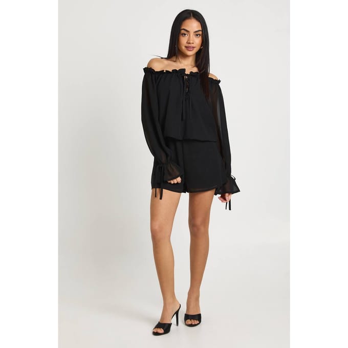 boohoo Dames Chiffon Playsuit met Lange Mouwen en Ruffles | Black | Maat: 8