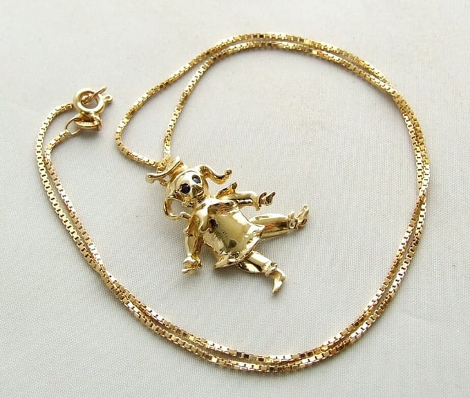 Wit gouden kruis met zirkonia