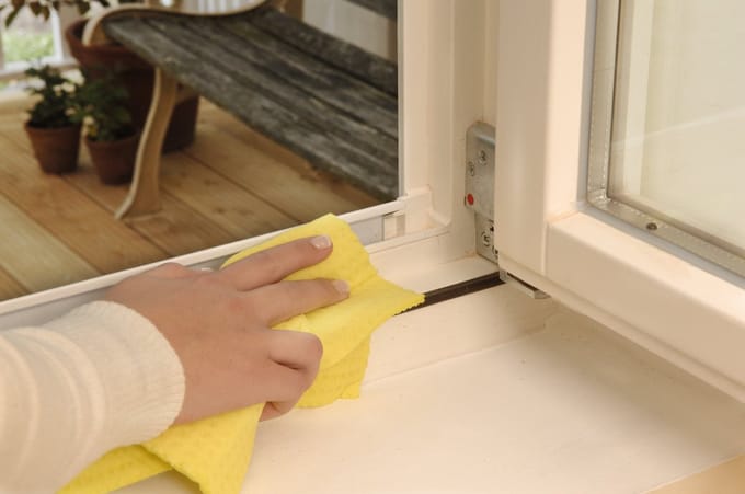 Tesa moll Profil E - Zelfklevende Rubberen Afdichting - Wit - 25m