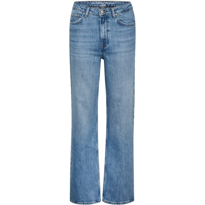 My Essential Wardrobe 10704222 05 the louis jeans