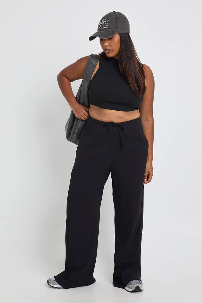 boohoo Dames Plus Rib wijde pijpenbroek | Zwart | Maat: 52