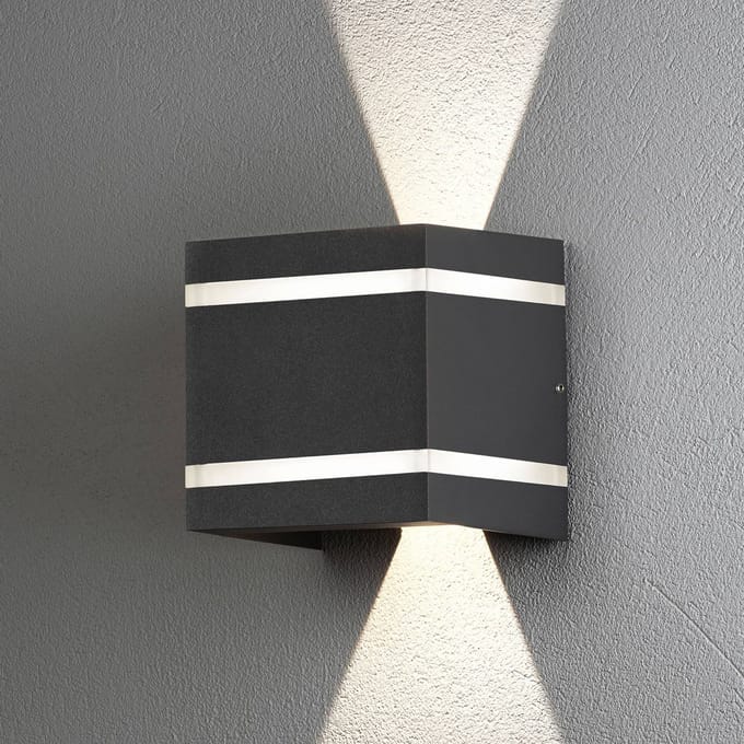 Konstsmide Buitenwandlamp Cremona effectstroken, hoogte 14cm