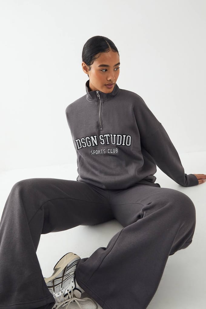 Dames Petite Dsgn Studio Applique Rechte Pijp Joggingbroek | Houtskool | Maat: Medium
