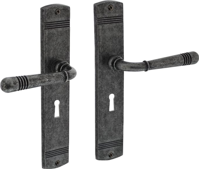 Intersteel Deurkruk Helena op schild sleutelgat 56 mm oud grijs