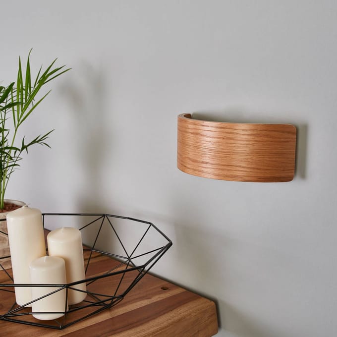 Lindby LED wandlamp Rafailia, breedte 23cm, hout, 3.000 K