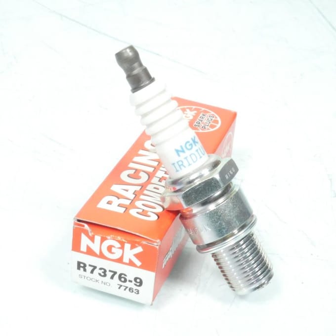 Bougie d'allumage NGK pour Auto R7376-9 / 7763 Neuf